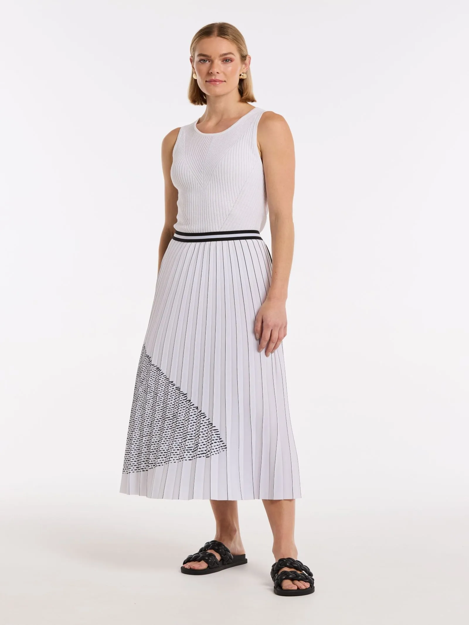 Marco Polo - YTMS55038 Pleated Mono Skirt